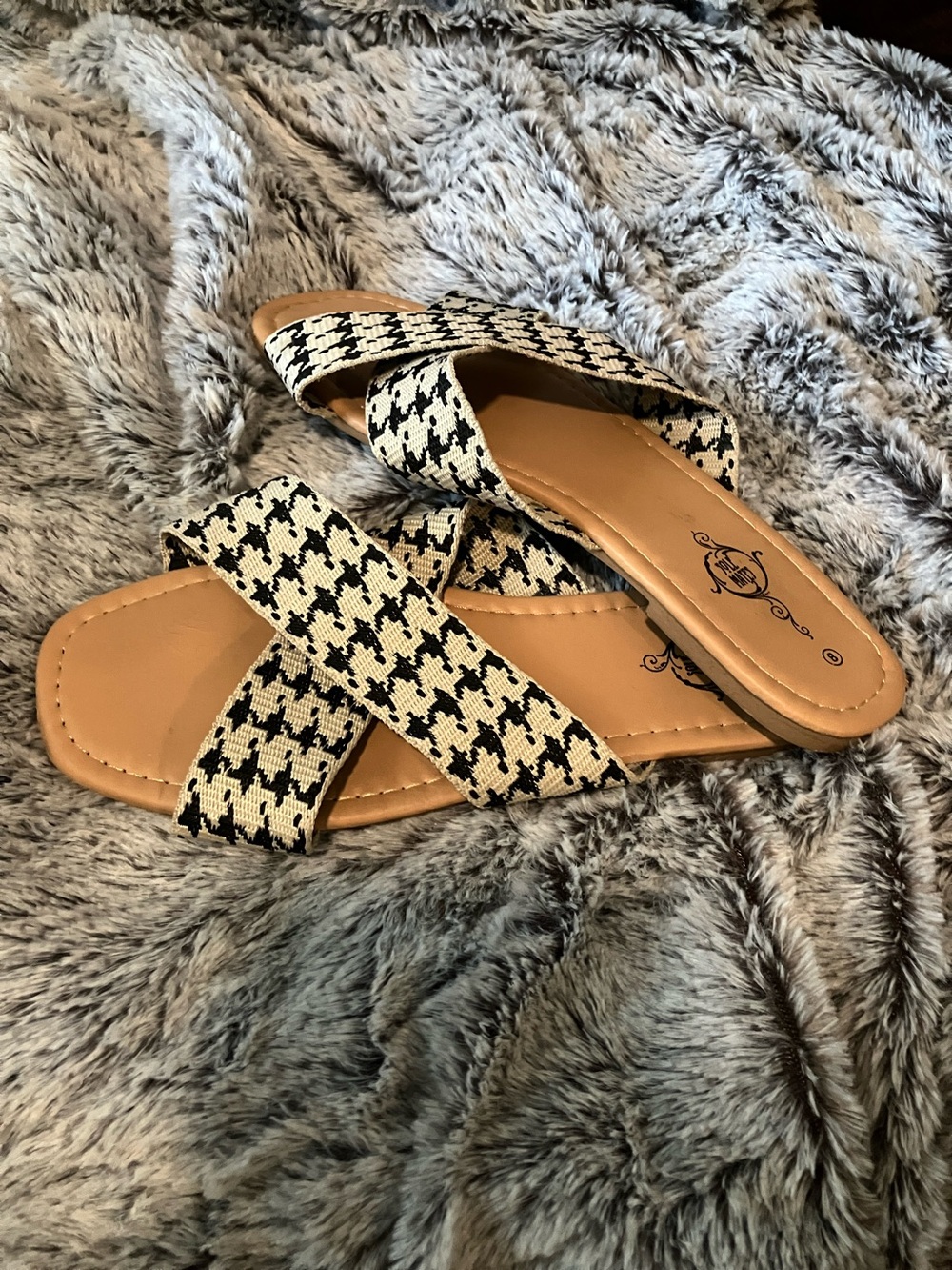 🇺🇸4 For $20 Woven Houndstooth Slide Sandals in Black & Tan Size 8 - Picture 2 of 4